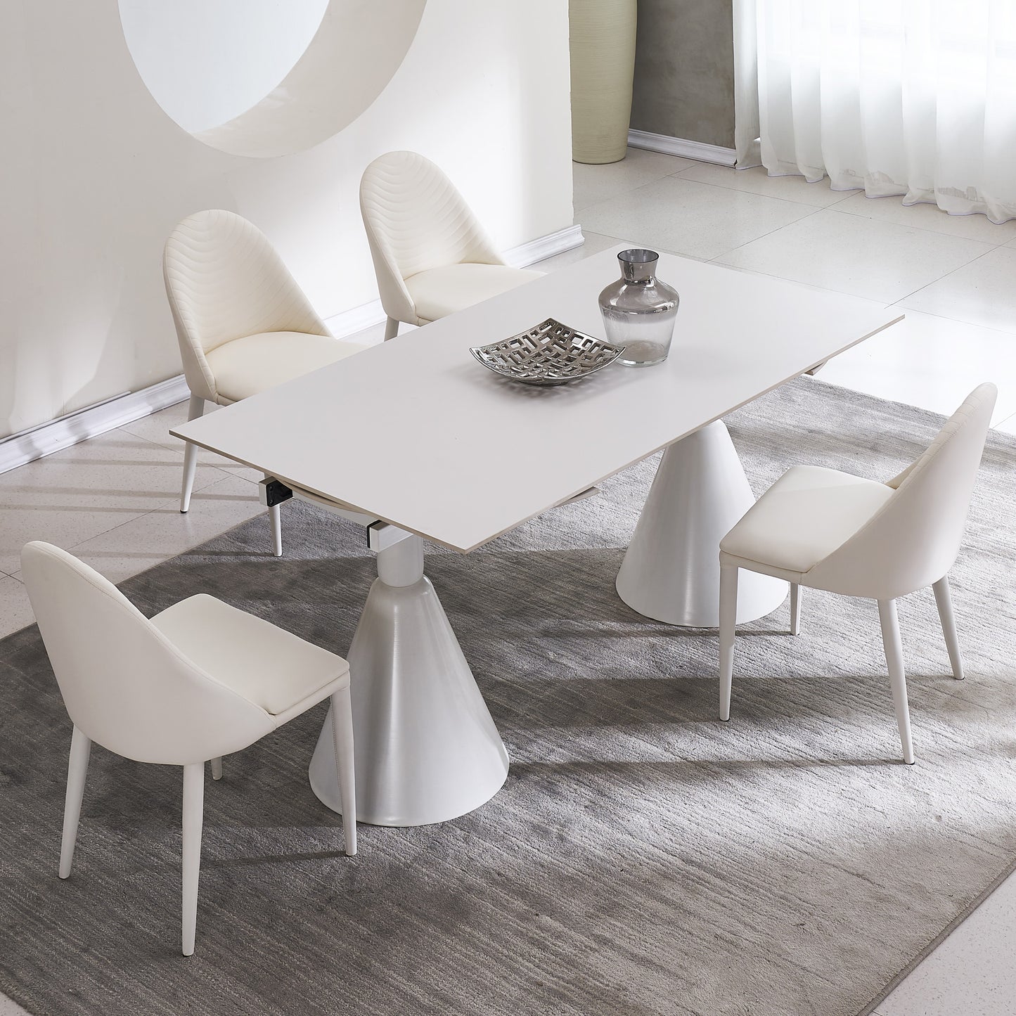 Table de salle à manger blanche extensible ovale moderne de 94,9 po pour 8 personnes avec plateau en pierre frittée et base en acier inoxydable