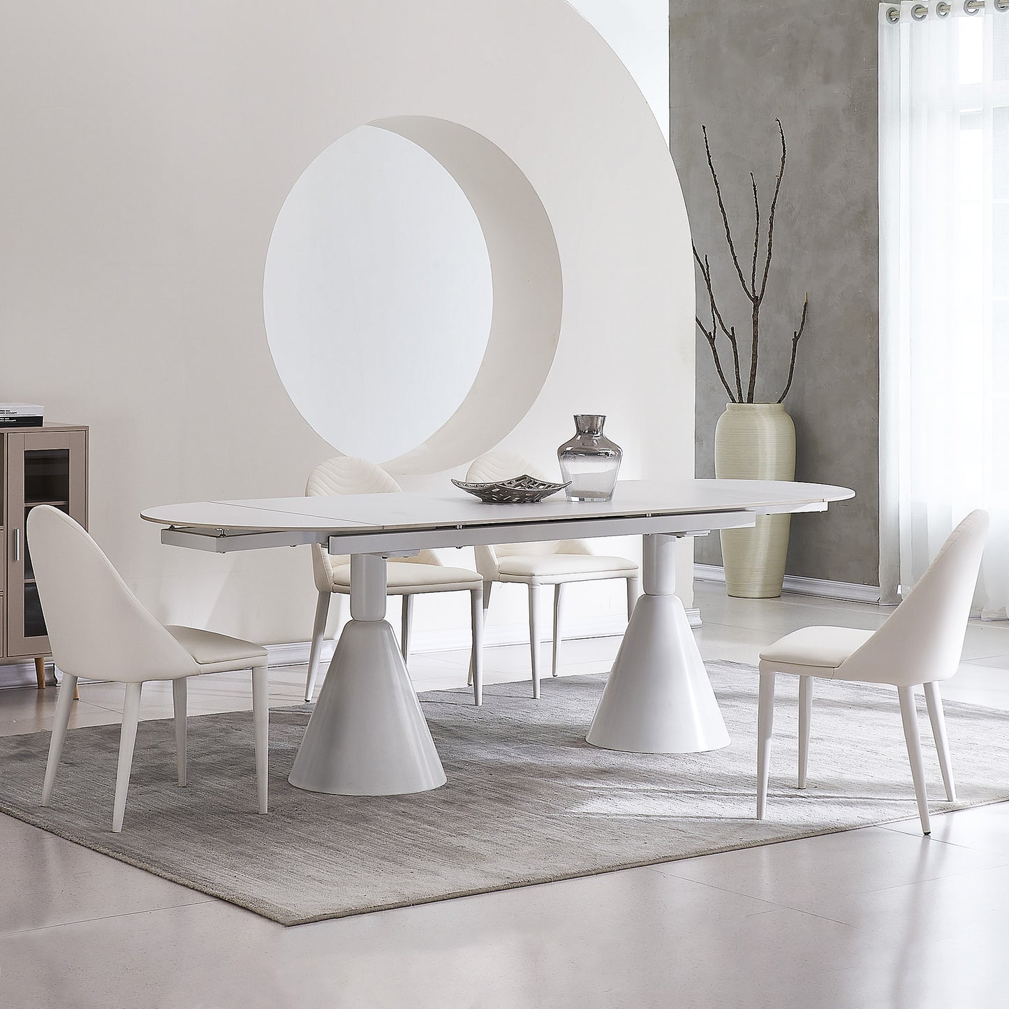 Table de salle à manger blanche extensible ovale moderne de 94,9 po pour 8 personnes avec plateau en pierre frittée et base en acier inoxydable