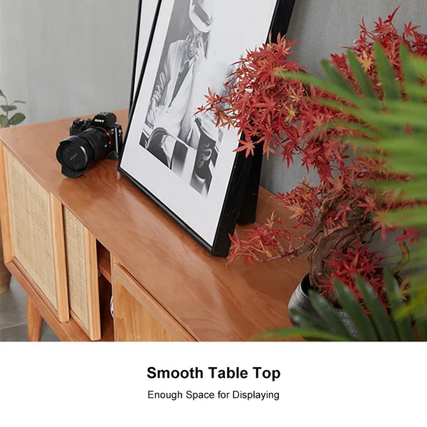 Meuble TV 79" Console multimédia naturelle avec portes, tiroirs et étagère en rotin tissé en grand