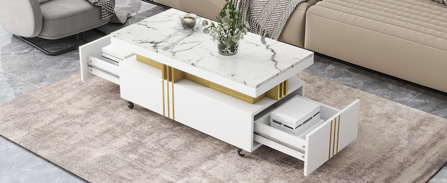 [VIDÉO fournie] Table basse contemporaine ON-TREND avec plateau en faux marbre, table de cocktail rectangulaire avec roulettes, table centrale de luxe modéré avec barres en métal doré pour le salon, blanc