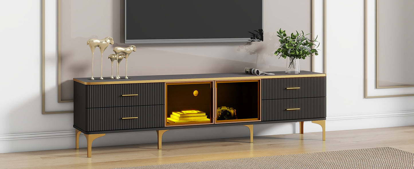 ON-TREND Meuble TV LED élégant avec plateau en marbre veiné pour téléviseurs jusqu'à 78", centre de divertissement avec armoire de rangement en verre marron, pieds et poignées dorés pour le salon, noir