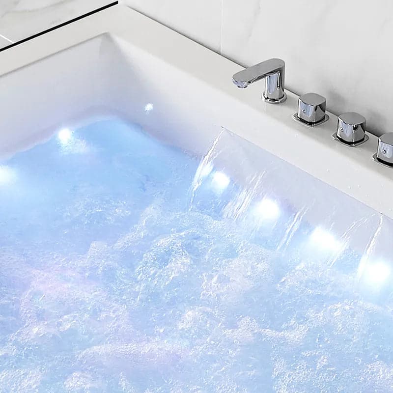 Baignoire d'angle moderne en acrylique de 71 pouces, bain à remous avec massage à l'air, baignoire à tablier à 3 côtés en LED de chromothérapie blanche